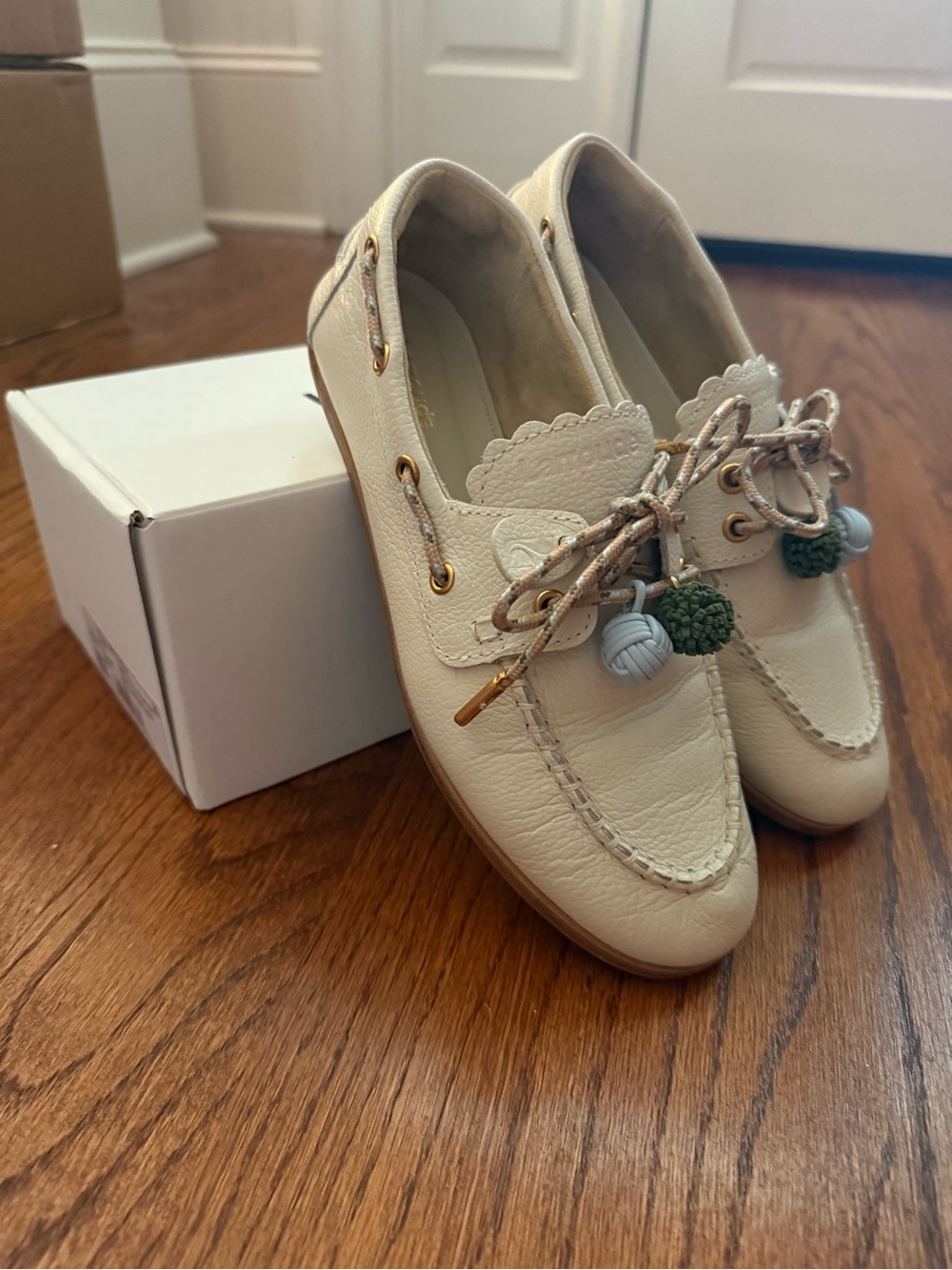 Larroude Cyprus Boat Shoe In Ivory Leather - Size 8, Like New